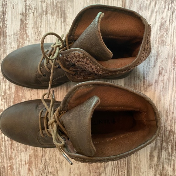 Brown Ankle Boots with Laces and Lace Design - Picture 4 of 8